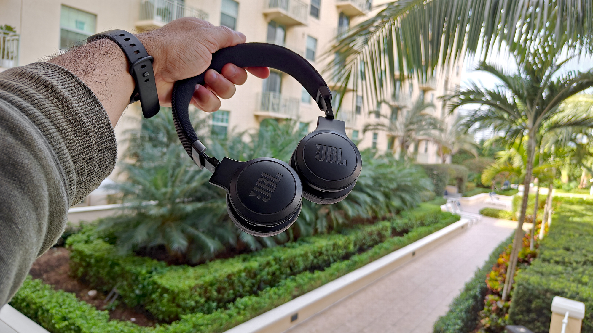 JBL Live 670NC: Immersive Sound, Adaptive Noise Cancelling, and All-Day Comfort