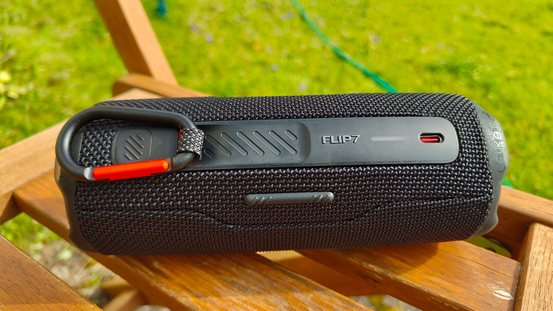 JBL Flip 7 Bluetooth Speaker is a portable Bluetooth speaker that builds upon the success of its predecessors with enhanced sound, improved durability, and new connectivity features.1 It's designed for on-the-go listening, offering a robust and high-quality audio experience in various environments.